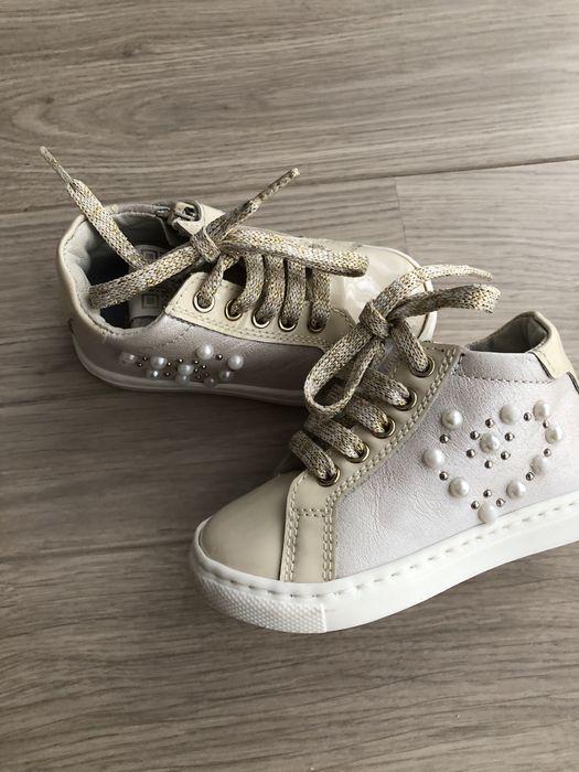 Взуття для дівчинки