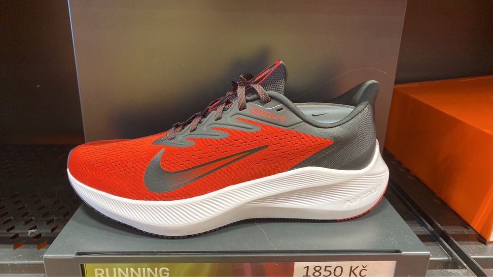 Чоловічі кросівки  NIKE ZOOM WINFLO 7 41 розмір