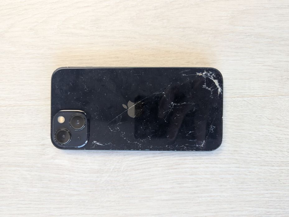 Iphone 13 traseira partida