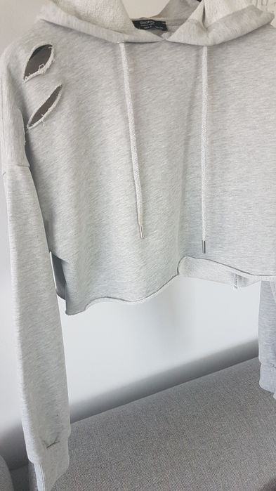 Bluza Bershka krótka z dziurami