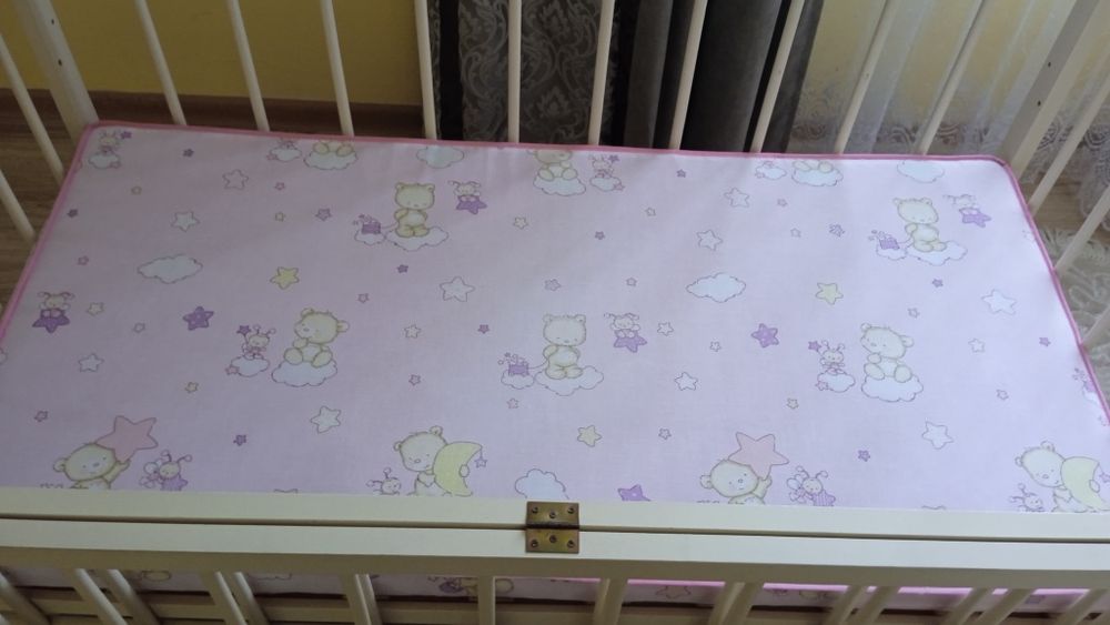 Ліжечко дитяче. В доброму стані