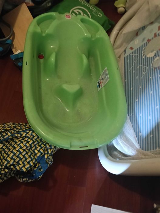 Berço Ikea, parque e banheira