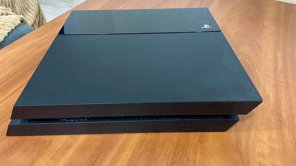 PlayStation 4 500 GB — повний комплект
