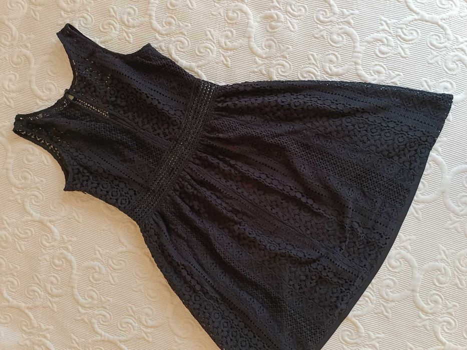 Czarna ażurowa sukienka