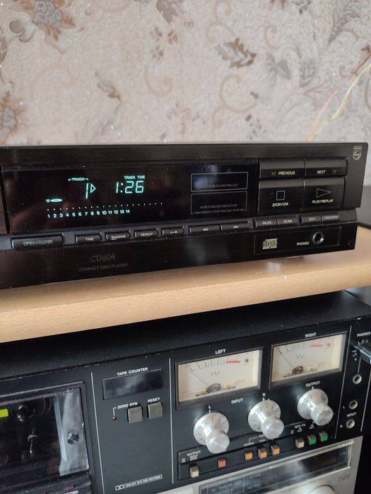 CD плеер philips CD604.