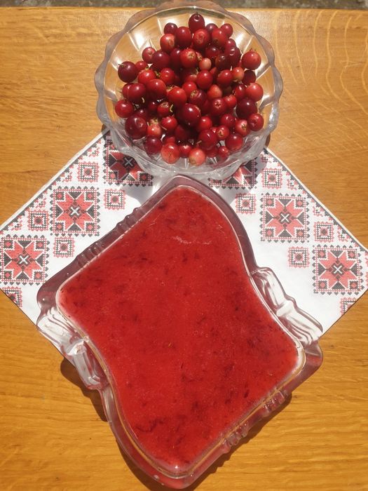 Брусниця карпатська свіжа з цукром ,сушена