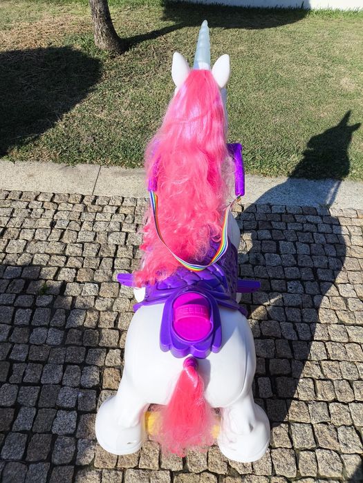 Unicórnio elétrico Feber