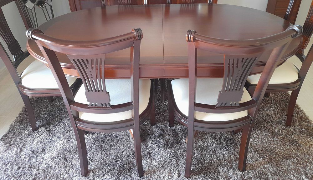 Mesa de jantar e 6 cadeiras