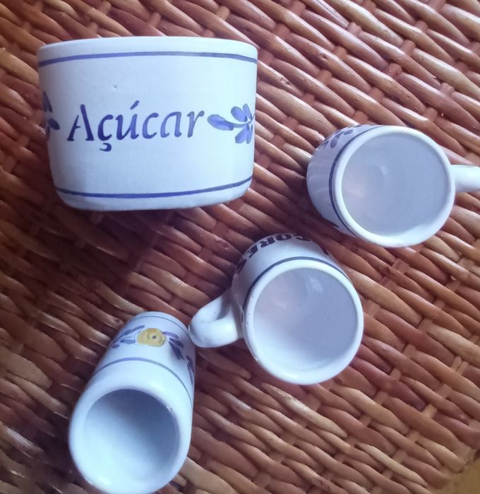 Pequenas peças de cerâmica