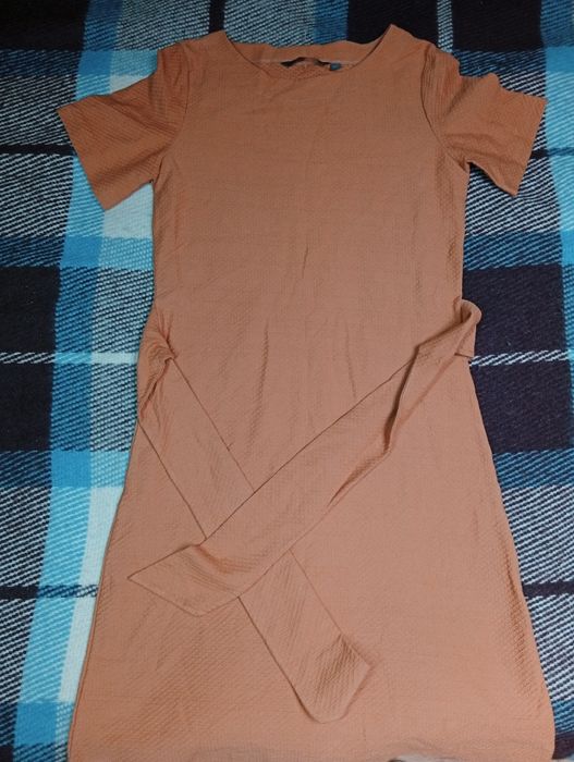 Плаття в персиковому кольорі