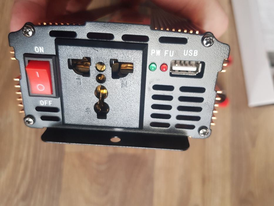 Инвертор 2000 W Автомобильный преобразователь 12 на 220v в автомобиль