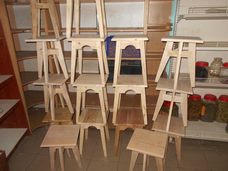 Табурети з масиву