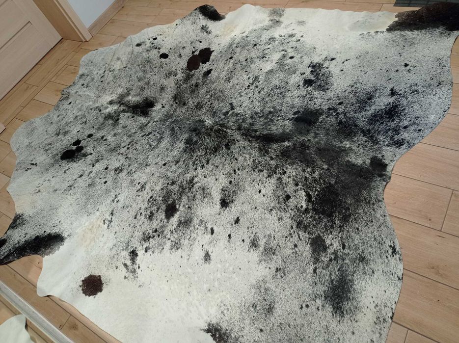 Dywan SKÓRA BYDLĘCA DALMATYŃCZYK czarno-szary Krowa naturalna GIGANT