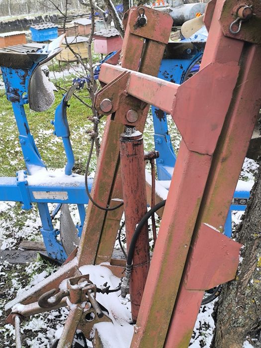 Навантажувач-погрузчик, кун тракторний на навіску.