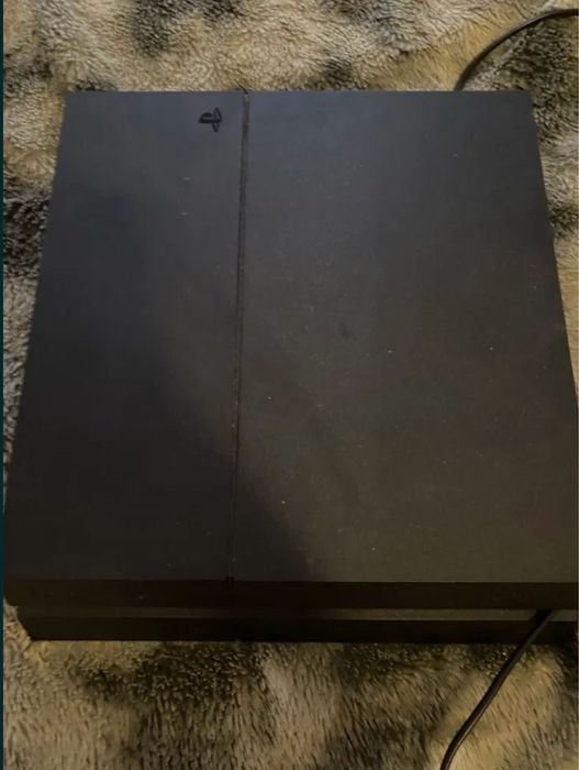 Ps4 plus usada em bom estado