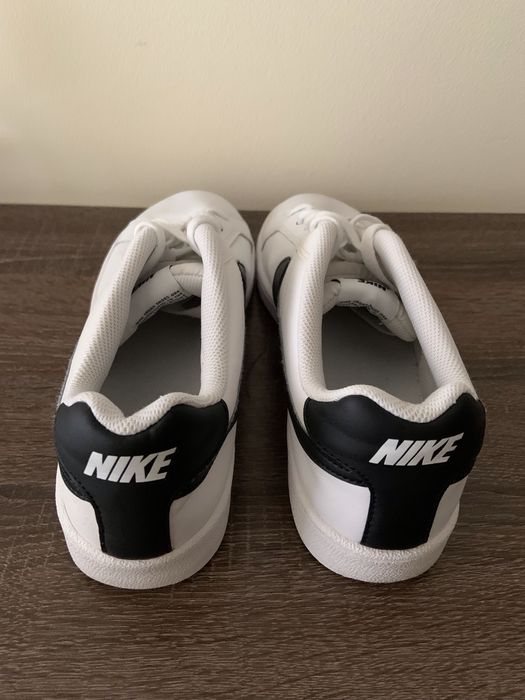 Sapatihas Brancas, Nike