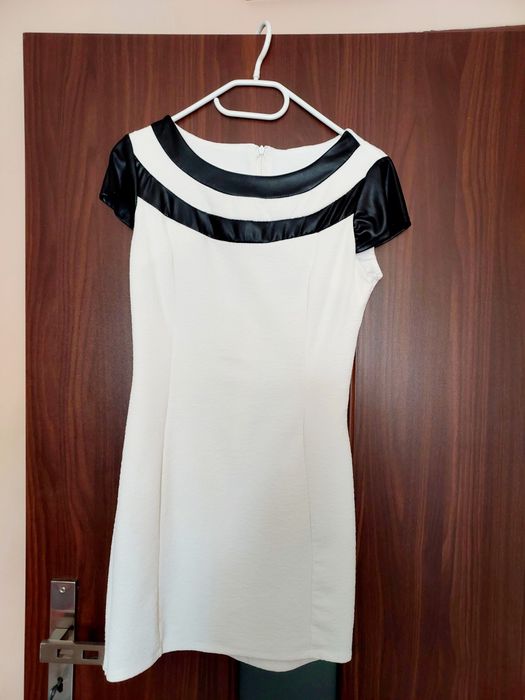 Sukienka z wstawkami z ekoskory