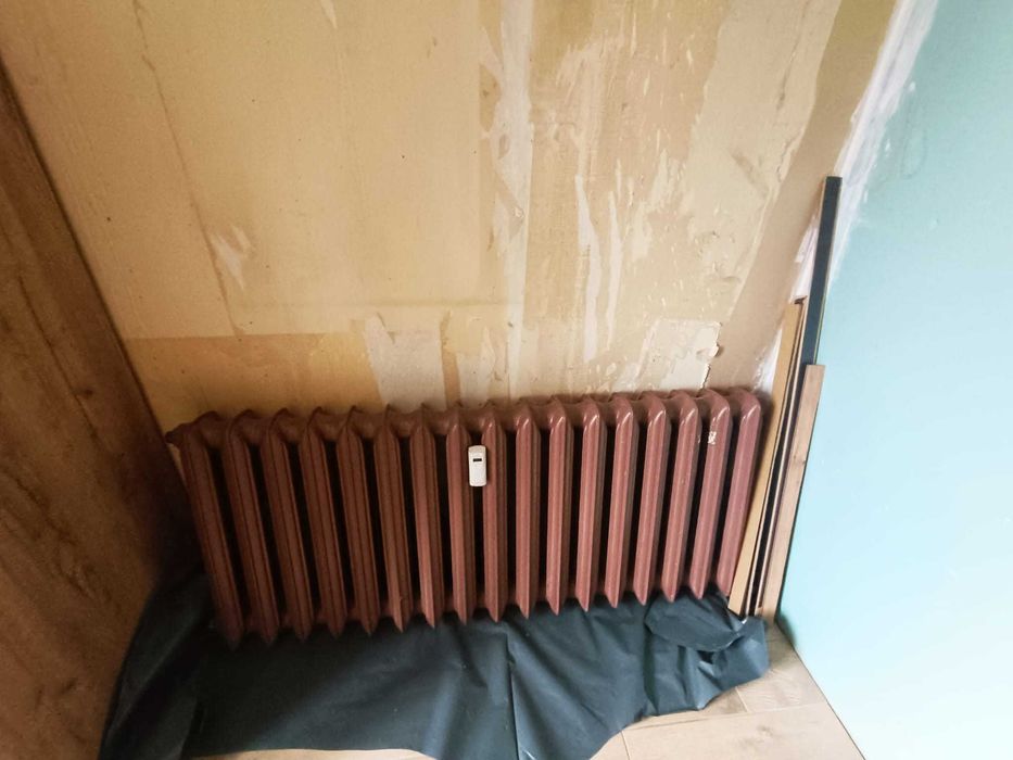 Grzejnik żeliwny 17 żeberek ok 1400mm długość