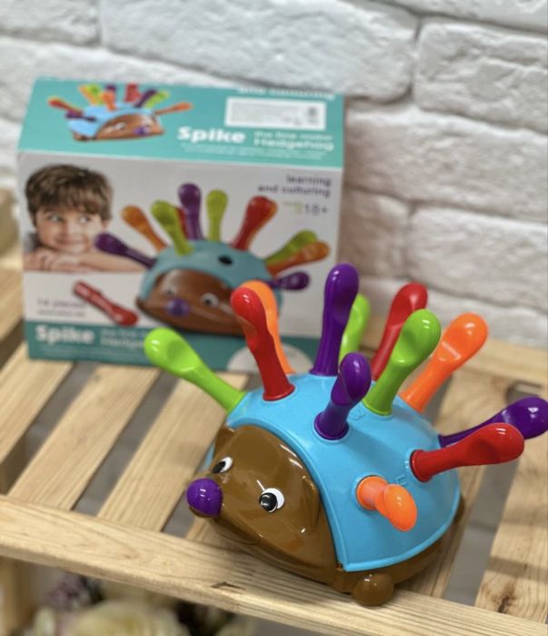 Дитяча розвиваюча гра "Логічний їжачок" (12 голочок, цифри)