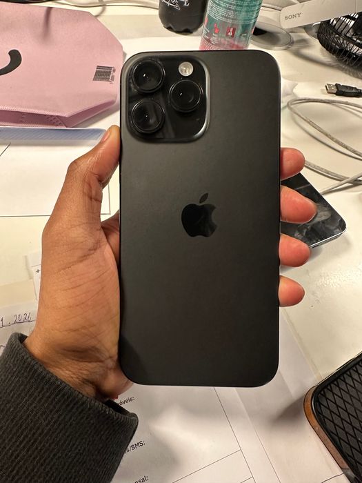 iPhone 16 Pro Max Novo (Sem garantia)