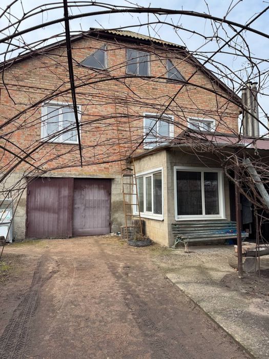 Продається 2-х поверховий будинок Сороченці