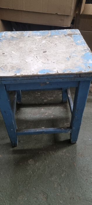 Stołek taboret drewniany