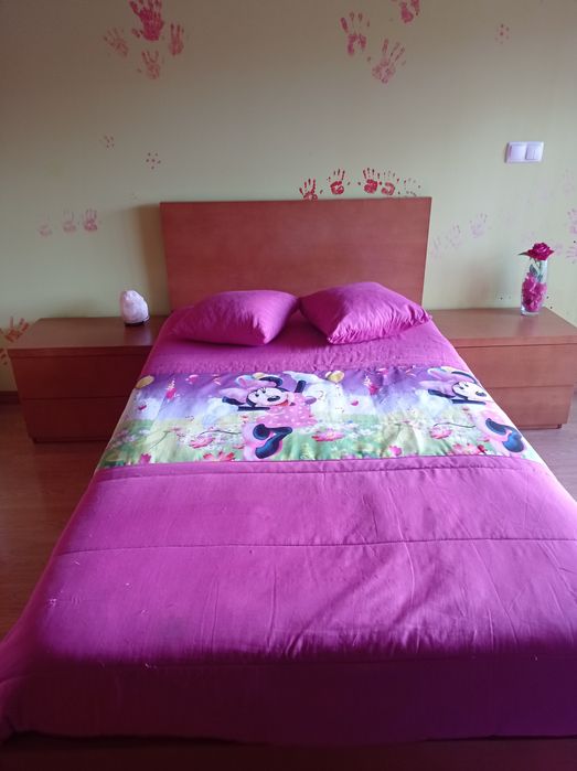 Vendo mobiliário de quarto de corpo e meio