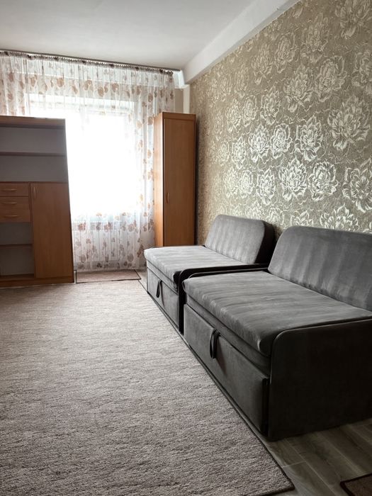 Здам подобово 3-кімнатну картиру.