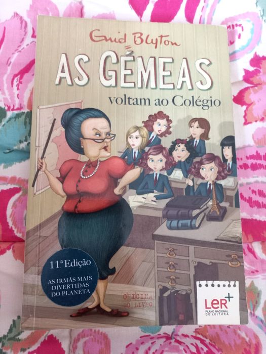 As gêmeas voltam ao colégio