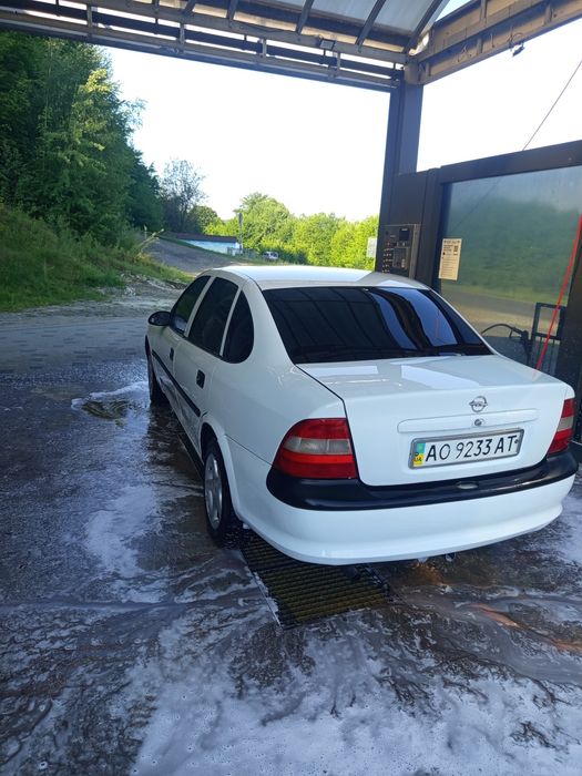 Opel Vectra B (1.8 бензин).