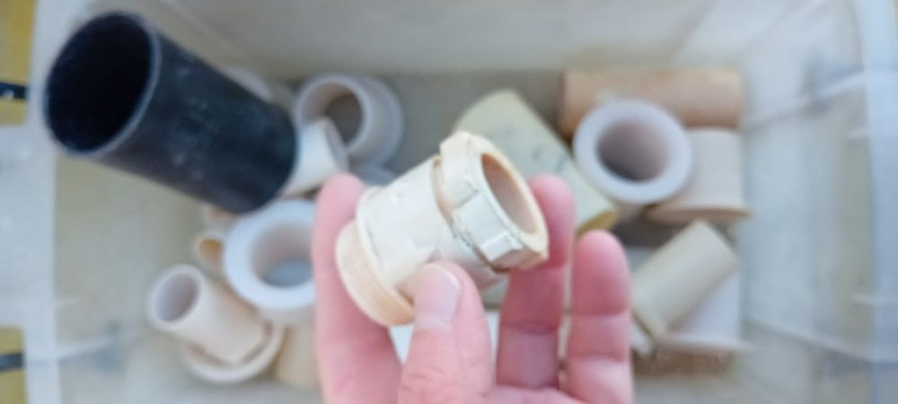 Tubos PVC - restos de obra