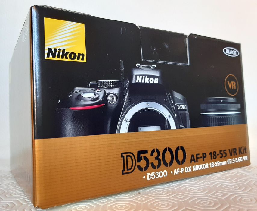 Nikon D5300 com lente 18-55mm VR - NOVA