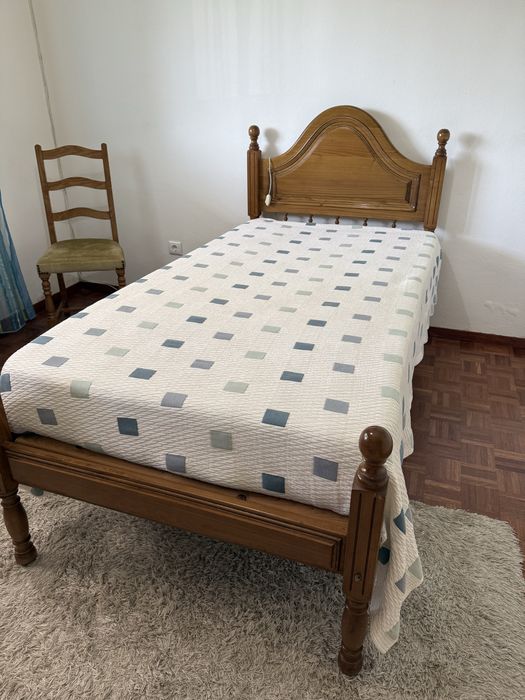 Cama individual em pinho