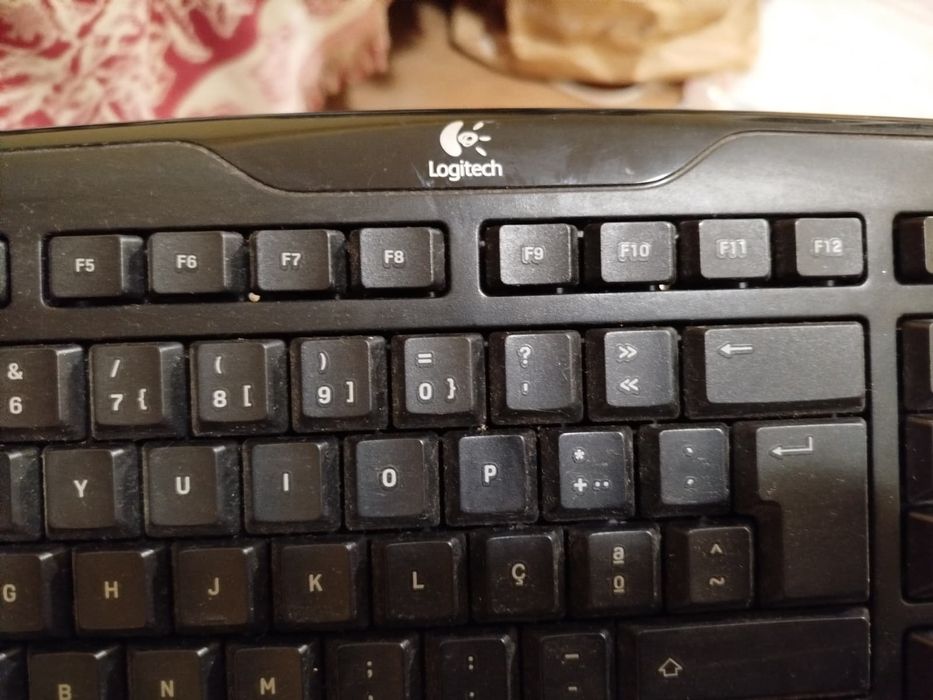 Teclado Logitech Clássico 200