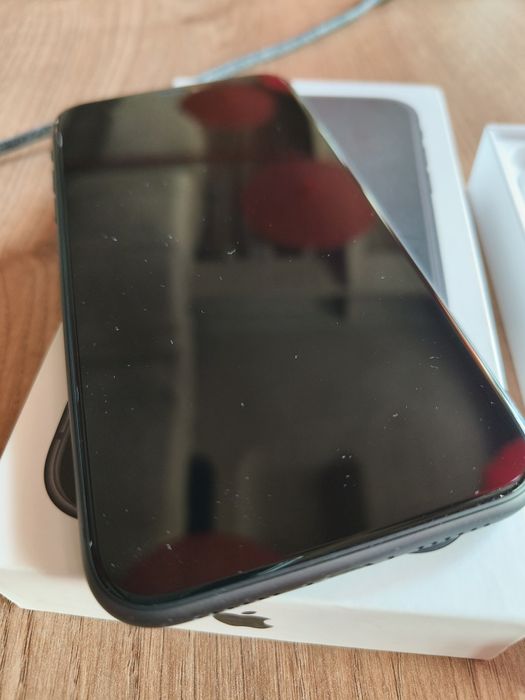 iPhone 11 black 64Gb