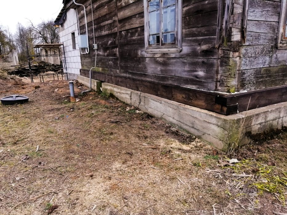 Wymiana podwalin, przyciesi / renowacja domów z drewna