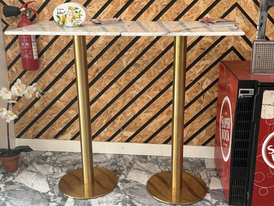 Mesa Alta de Bar Quadrada 60x60 em Marmore