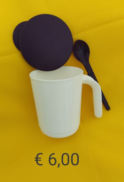 Caneca Tupperware com tampa e colher