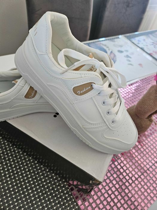 Nowe damskie buty rozm.39