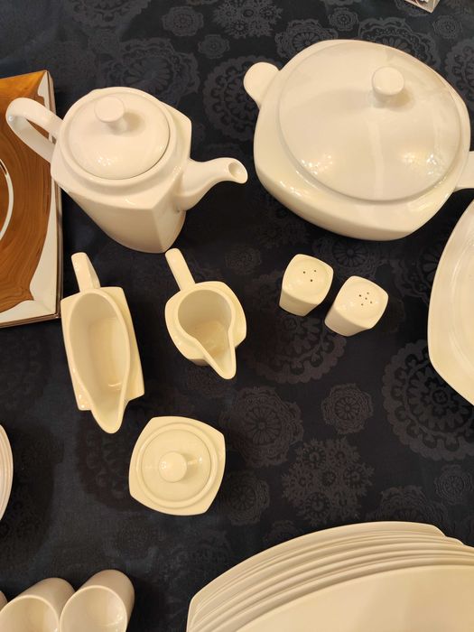 Serviço jantar para 12 pessoas (95 peças)