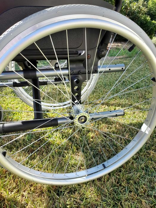 Cadeira de rodas nova