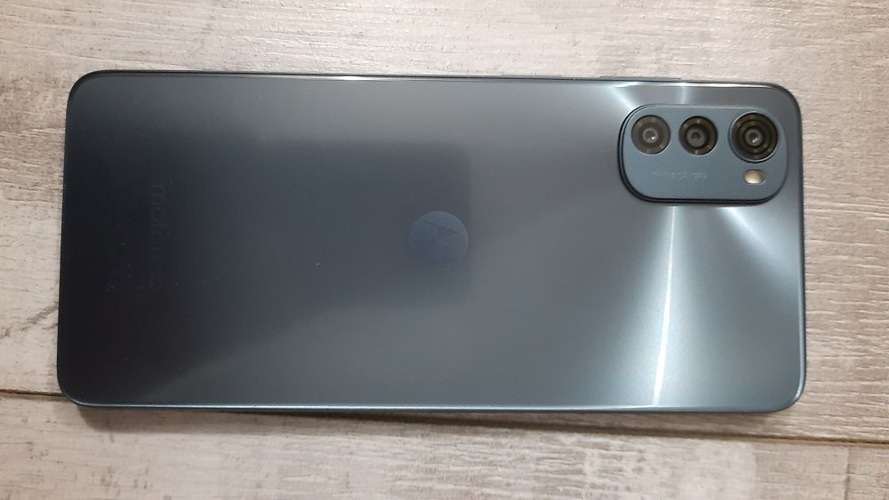 Motorola E32 (s) stan idealny SPRZEDAM