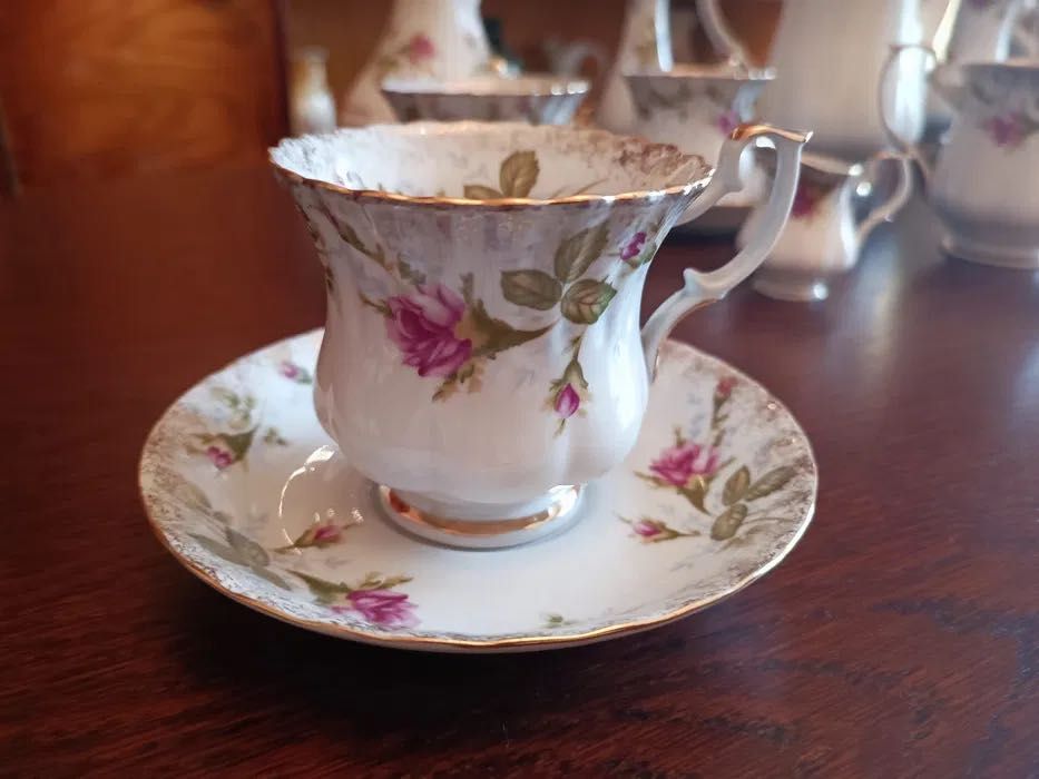 Porcelanowy zestaw kawowy CHODZIEŻ