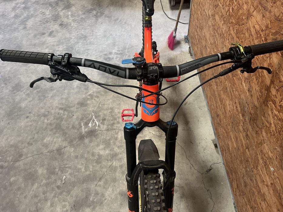 Bicicleta banshee rune mullet