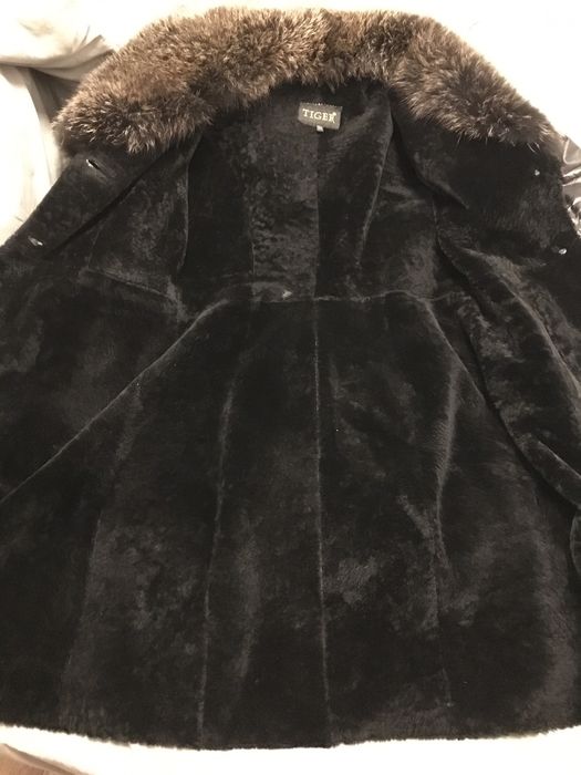 Шкіряний плащ з мехом