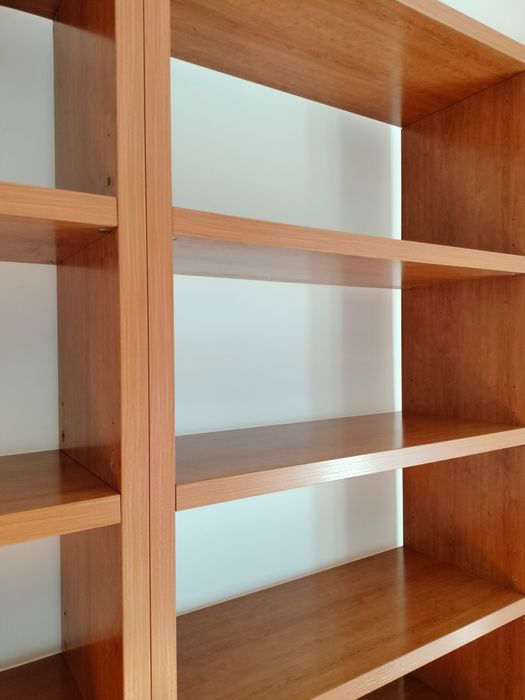 Estante madeira com arrumação inferior - 2 MT x 2,30 MT (comp.x alt.)