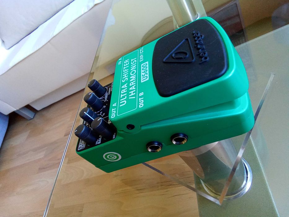 Behringer US600 ultra shifter harmonist