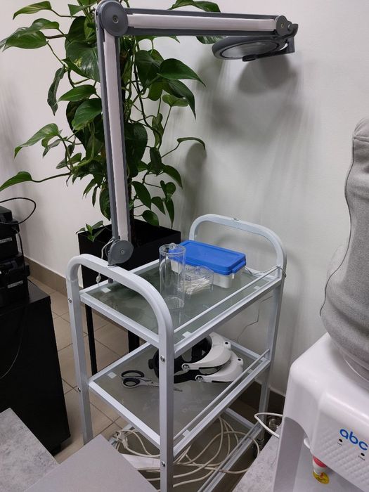 Професійний столик з лампою