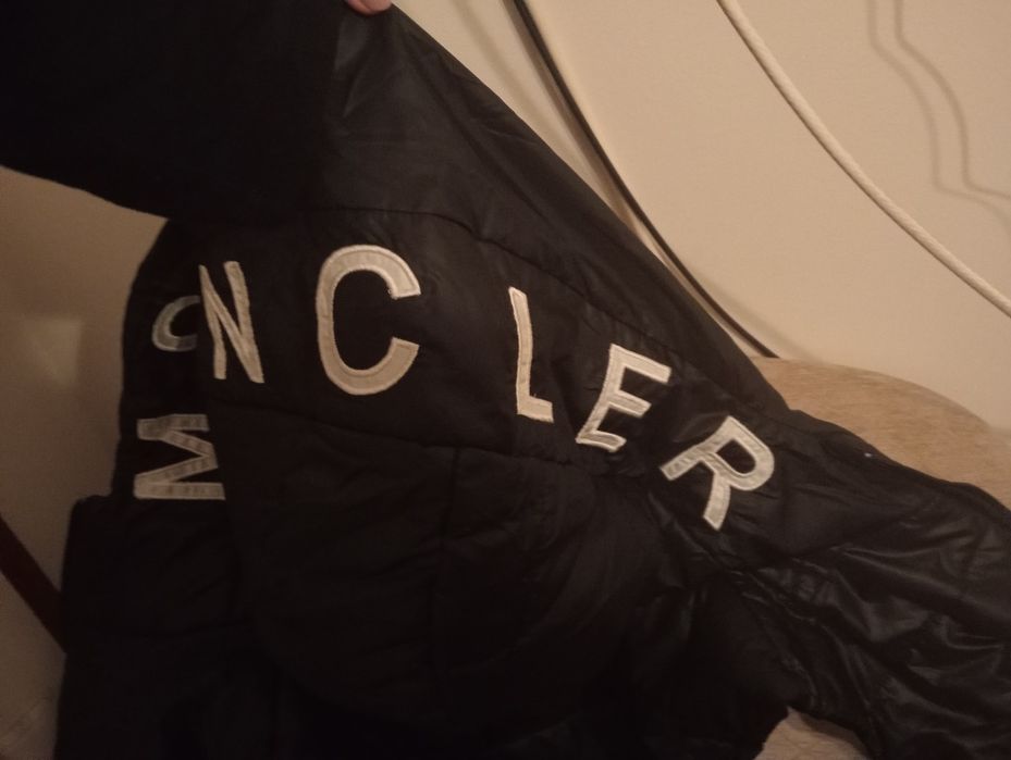 Colete da Moncler, em perfeito estado utilizado poucas vezes! ORIGINAL