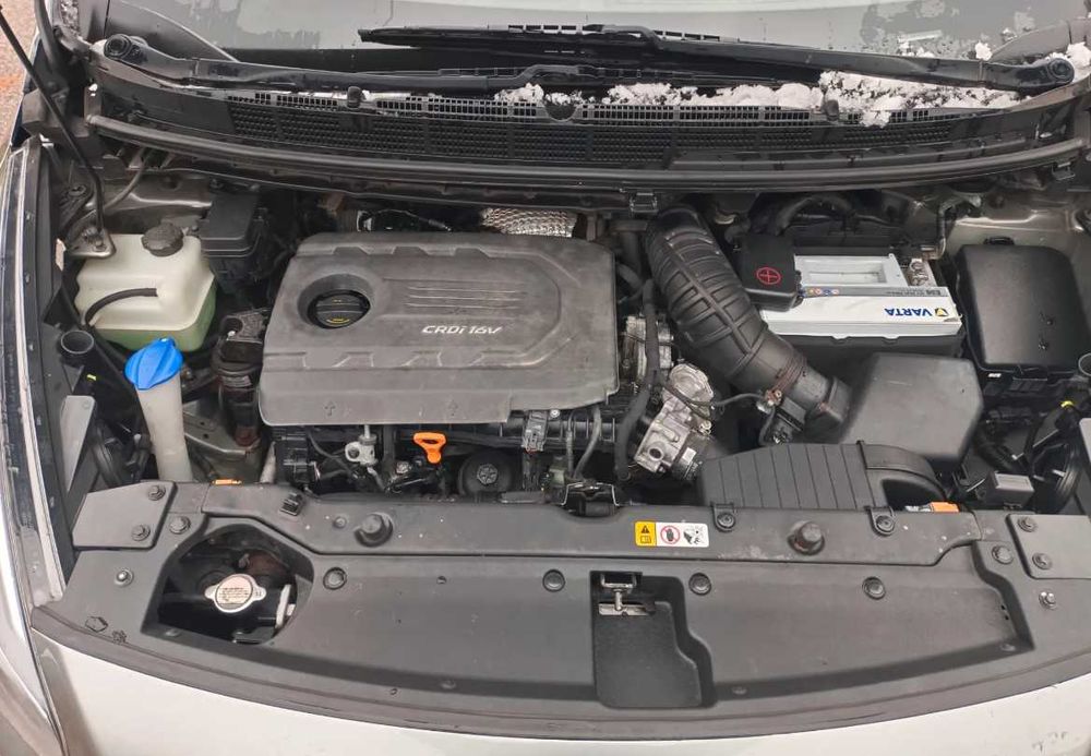 Продаж автомобіля  Kia Carens 2015 з Європи